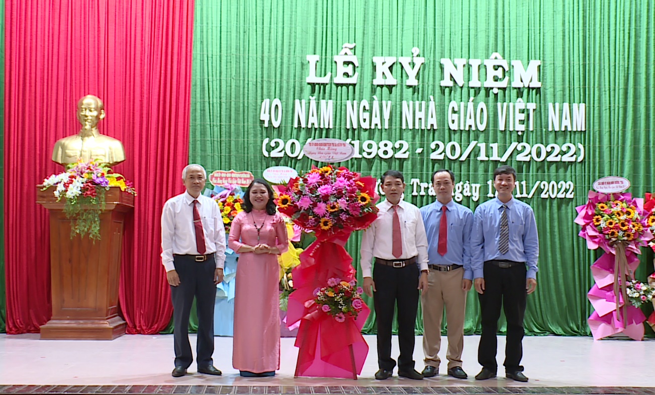 Kỷ niệm 40 năm Ngày nhà giáo Việt Nam
